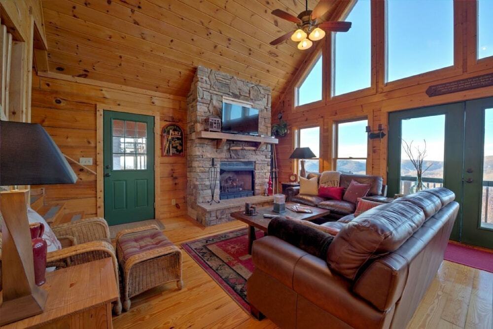 Sky High by Carolina Mornings — 4-Star Luxury Hotel in Erwin, United States