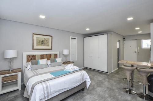 29 Sandringham Mouille Point