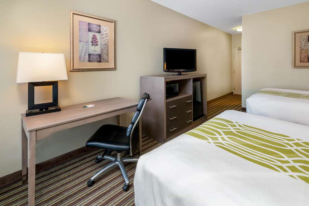 La Quinta Inn & Suites by Wyndham Broussard Lafayette Area - photo 14