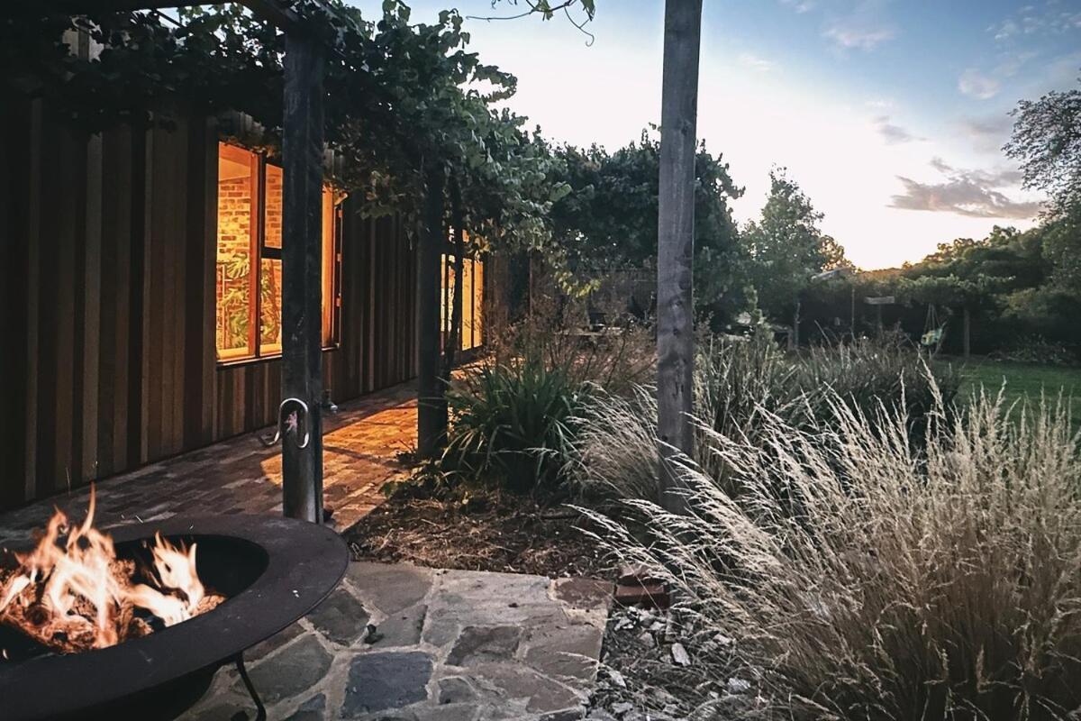 Timber & Stone Sanctuary Eco House — 4-Star Luxury Hotel in Castlemaine, Australia