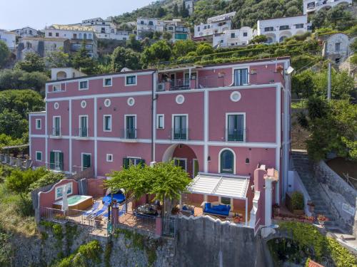 Luxury Villa Soleluna con jacuzzi — 4-Star Luxury Hotel in Praiano, Italy