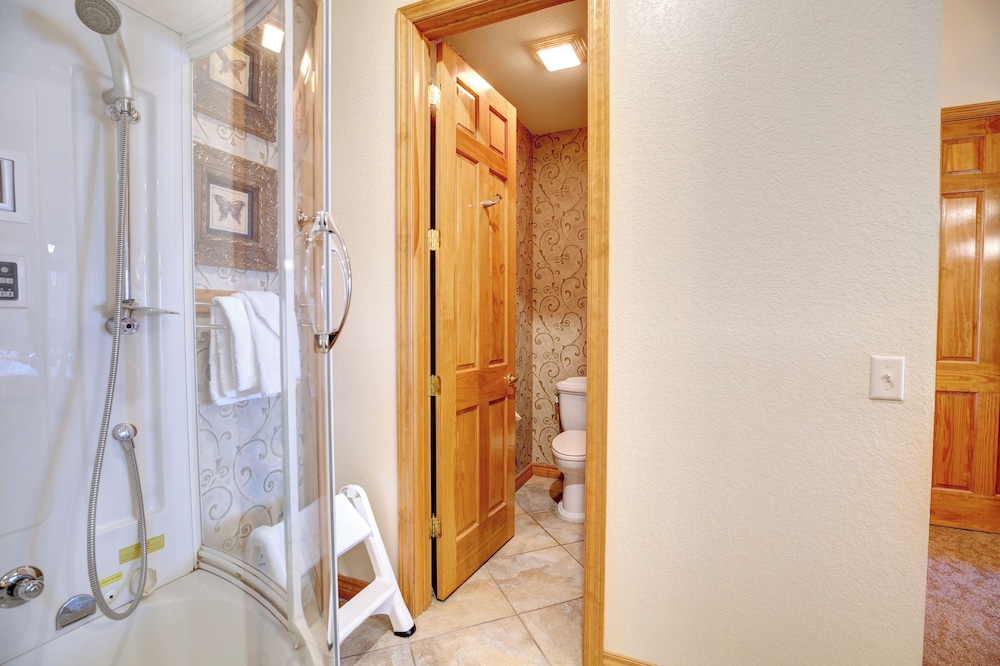 Grand Crowne Resort - photo 24