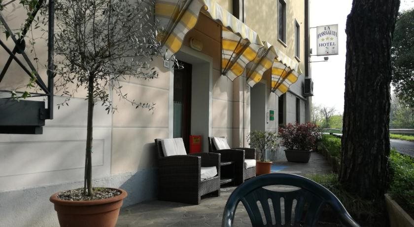 Hotel la Passeggiata in Desenzano Del Garda, Italy