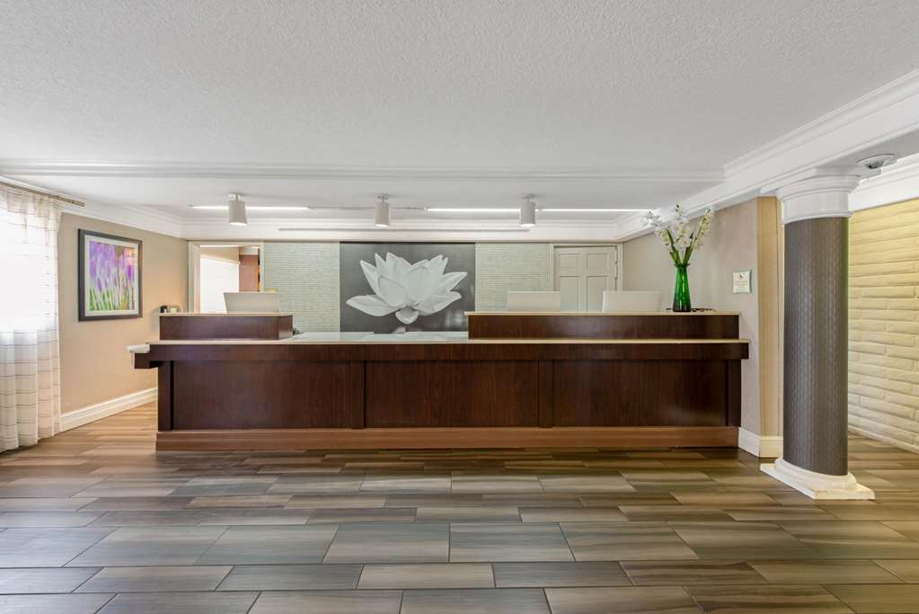 La Quinta Inn by Wyndham Miami Airport North - photo 7