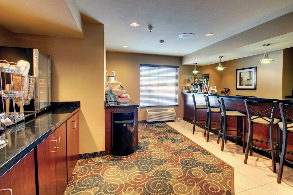 Cobblestone Inn & Suites Harvey - photo 37
