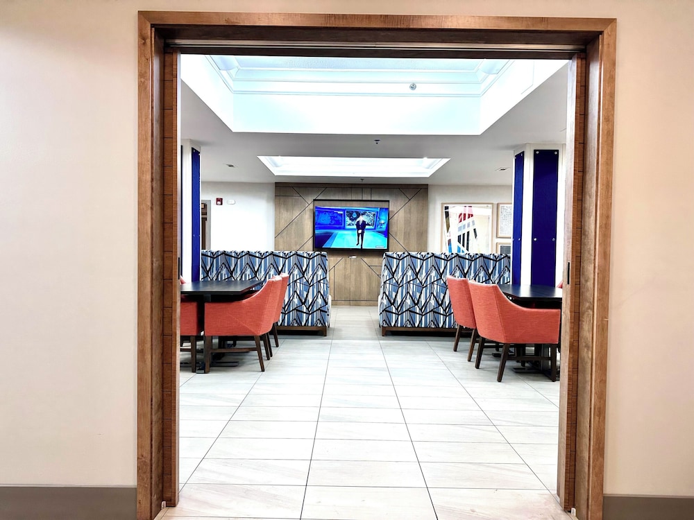 Holiday Inn Express Hotel & Suites Hinesville East Fort Stewart - photo 124