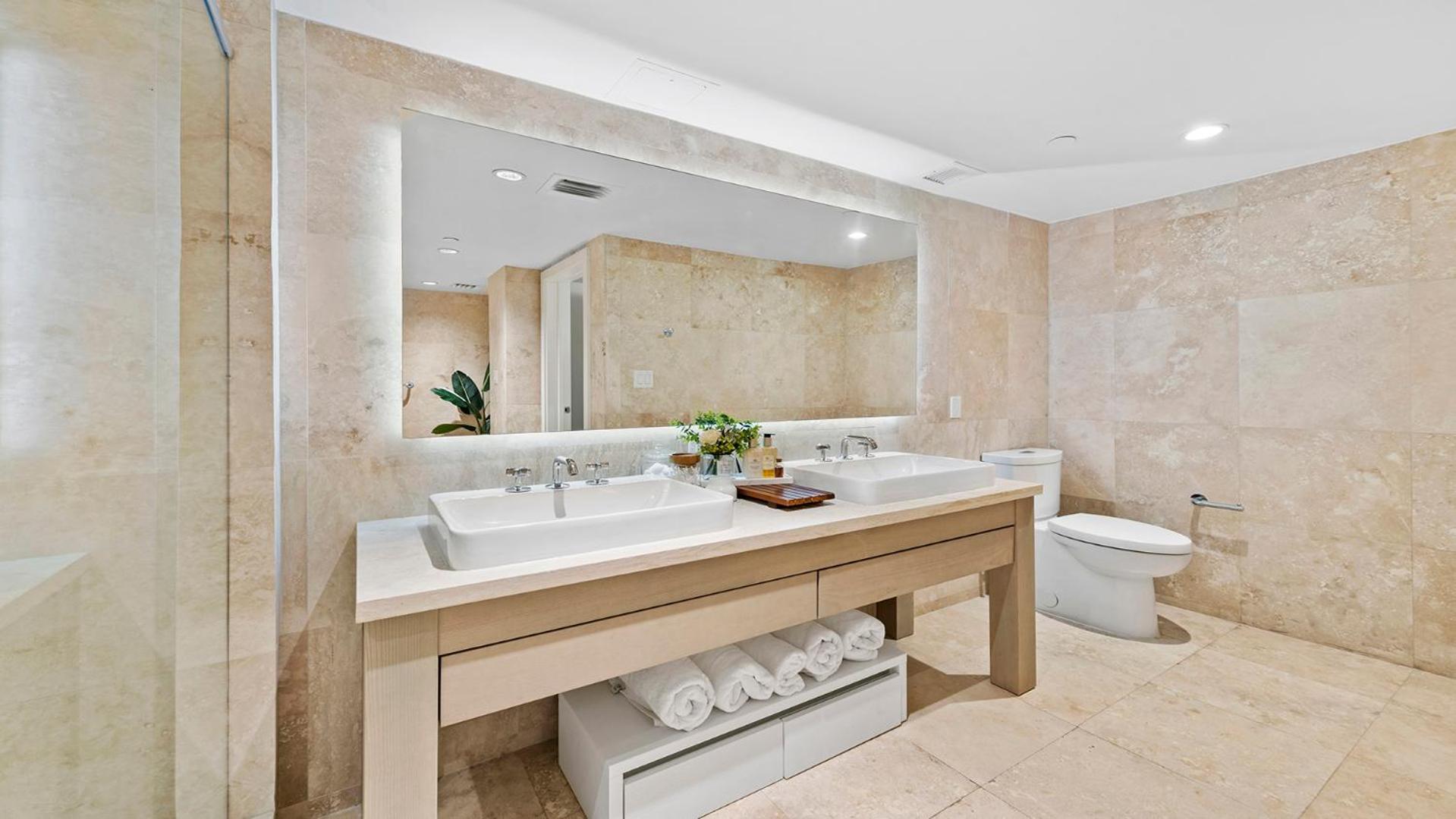 Luxurious Private Condo at 1 Hotel & Homes 945 - photo 14