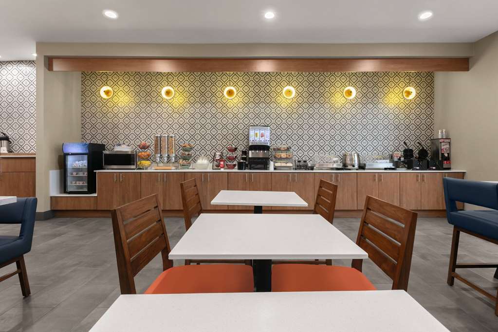 La Quinta Inn & Suites by Wyndham Belton Temple South - photo 27