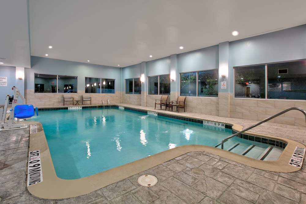 Holiday Inn Express & Suites North Dallas at Preston by IHG - photo 22