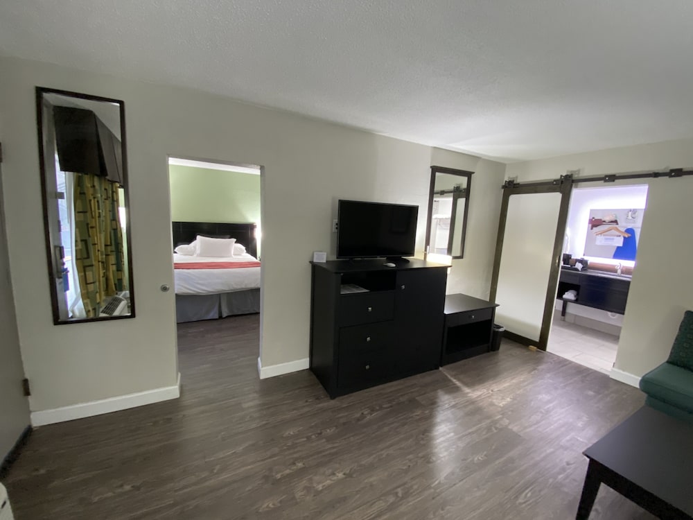 Lx Hotel Powered by ACW Circle - photo 23
