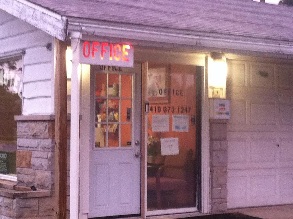 B & J Motel - photo 15
