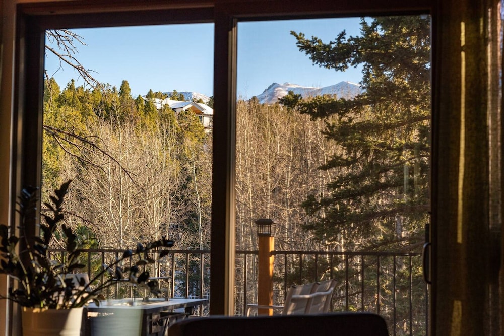 Sauna Firepit King Bed Close To Skiing — hotel in Woodland Park