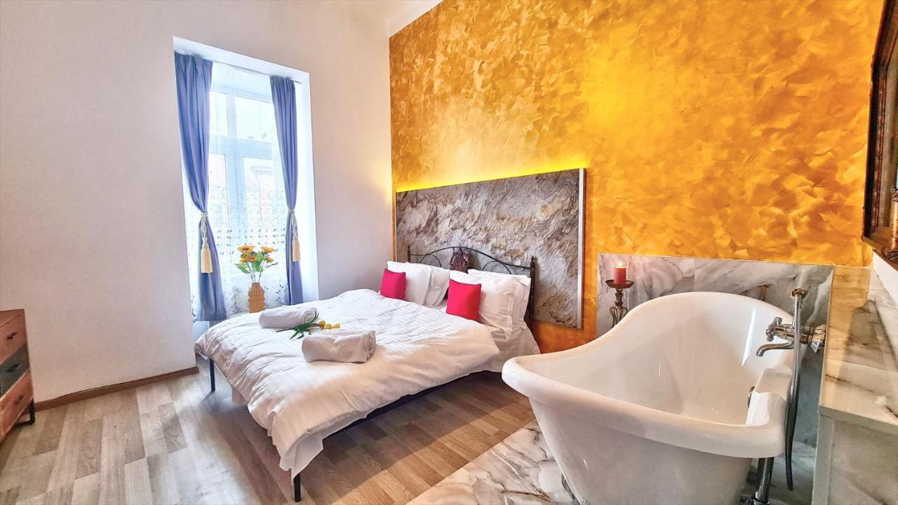 Royal mansion in Unirii Square — 4-Star Luxury Hotel in Cluj-Napoca, Romania