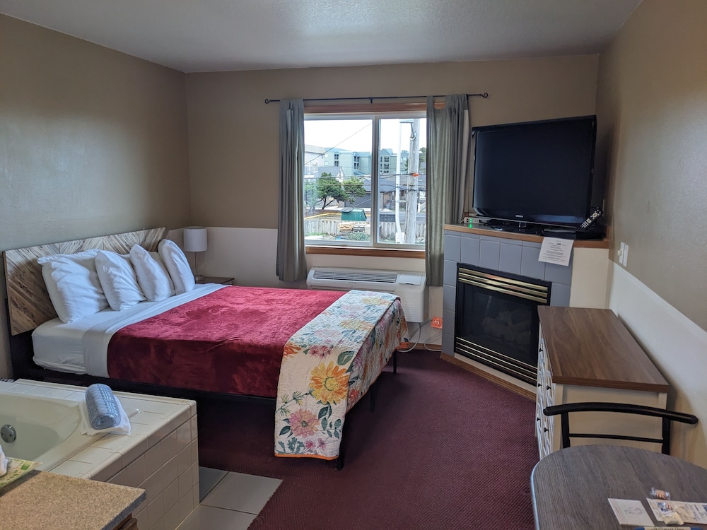 Hillcrest Inn - photo 33
