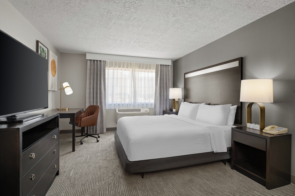 Holiday Inn & Suites Albuquerque Airport by IHG - photo 6