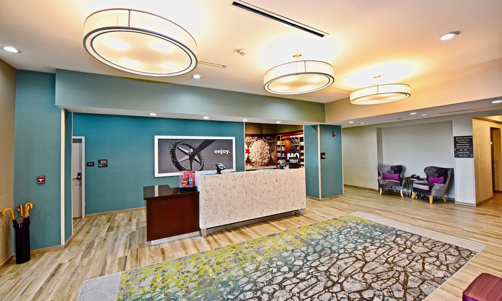 Hampton Inn Kirksville - photo 9