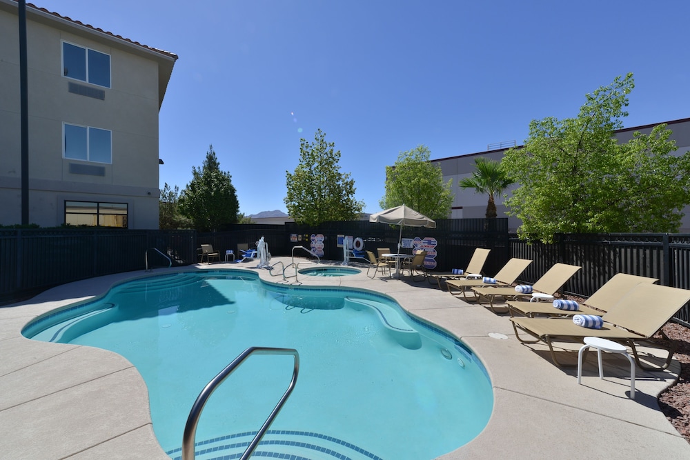 Comfort Inn & Suites Las Vegas Nellis - photo 26
