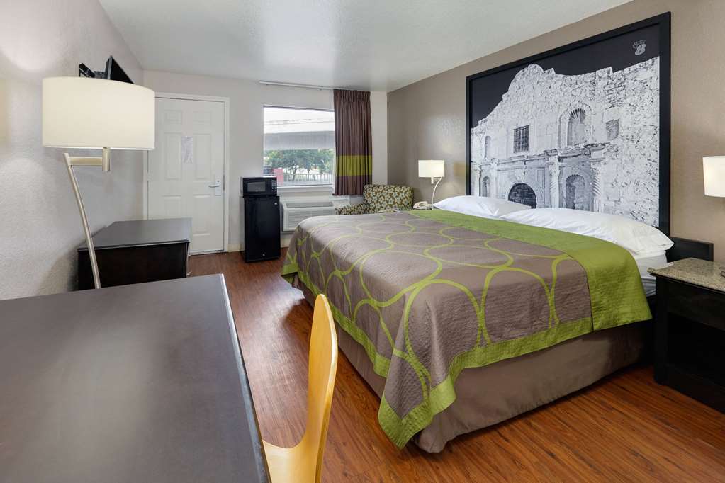 Super 8 by Wyndham San Antonio Pearl District Downtown - photo 11