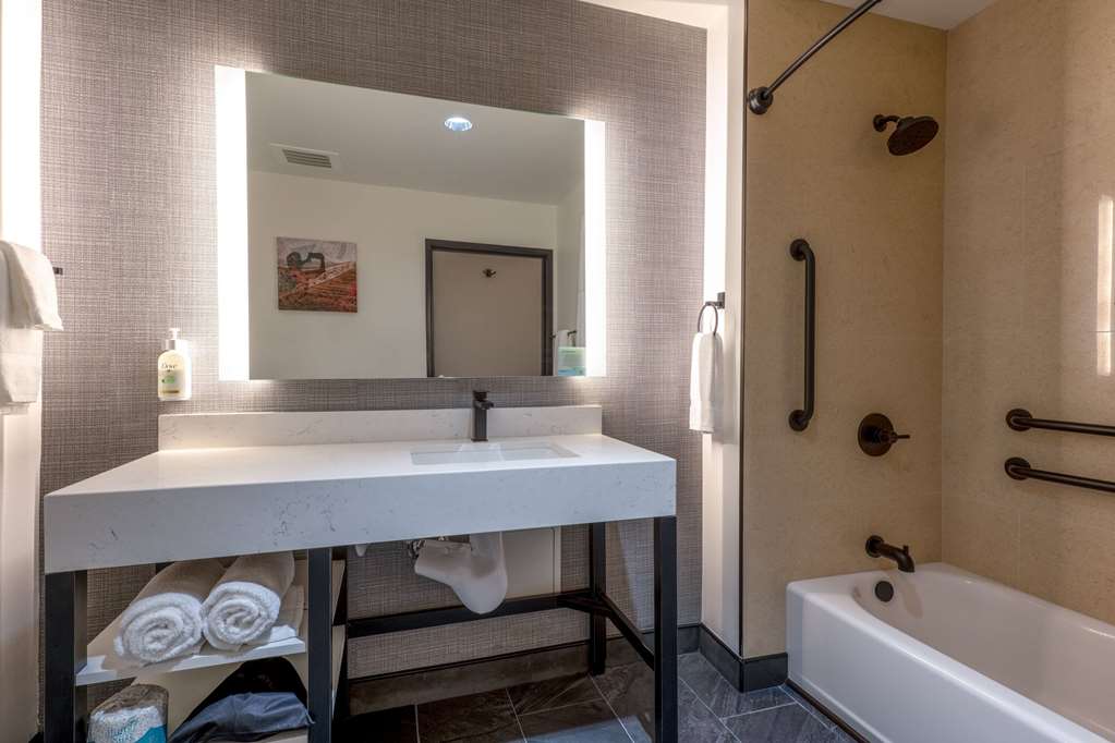 La Quinta Inn & Suites by Wyndham Yucaipa - photo 12