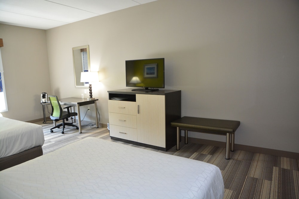 Holiday Inn Express & Suites Caryville by IHG - photo 5
