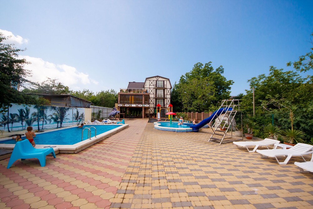 Hotel H2o - carbon neutral hotel in Gelendzhik