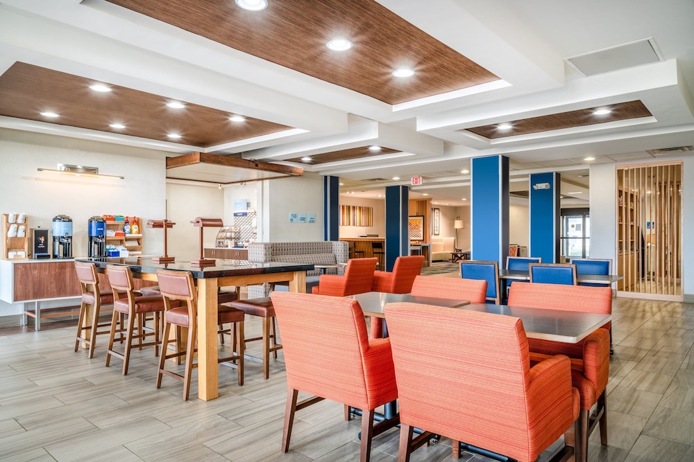 Holiday Inn Express Hotel & Suites Tappahannock by IHG - photo 25