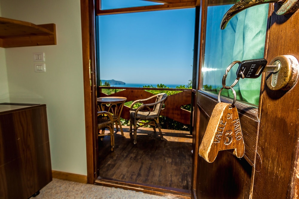 Agriturismo Valle di Marco — 4-Star Luxury Hotel in Pisciotta, Italy