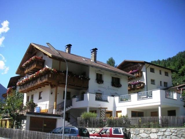 Gastehaus Annemarie — 4-Star Luxury Hotel in Kauns, Austria