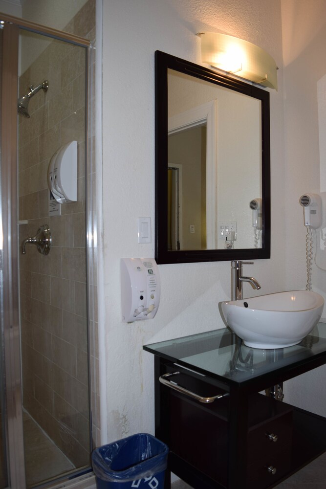 Americas Best Value Inn & Suites Soma - photo 29
