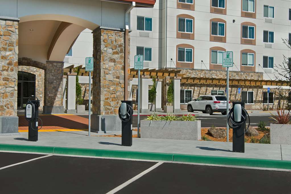 Oxford Suites Sonoma County - photo 8