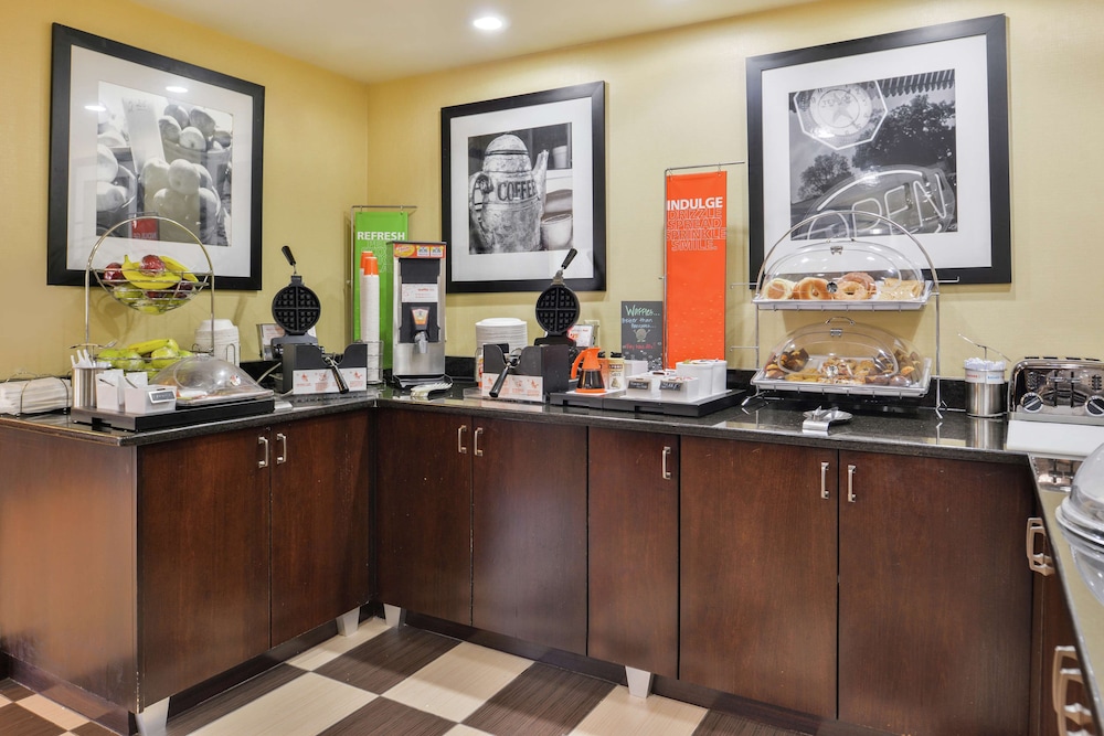Hampton Inn Raleigh Clayton I 40 - photo 31