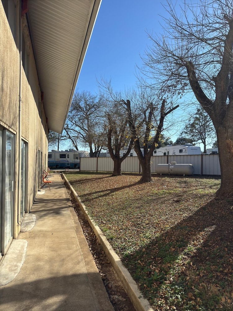 American Inn & RV Park - photo 18