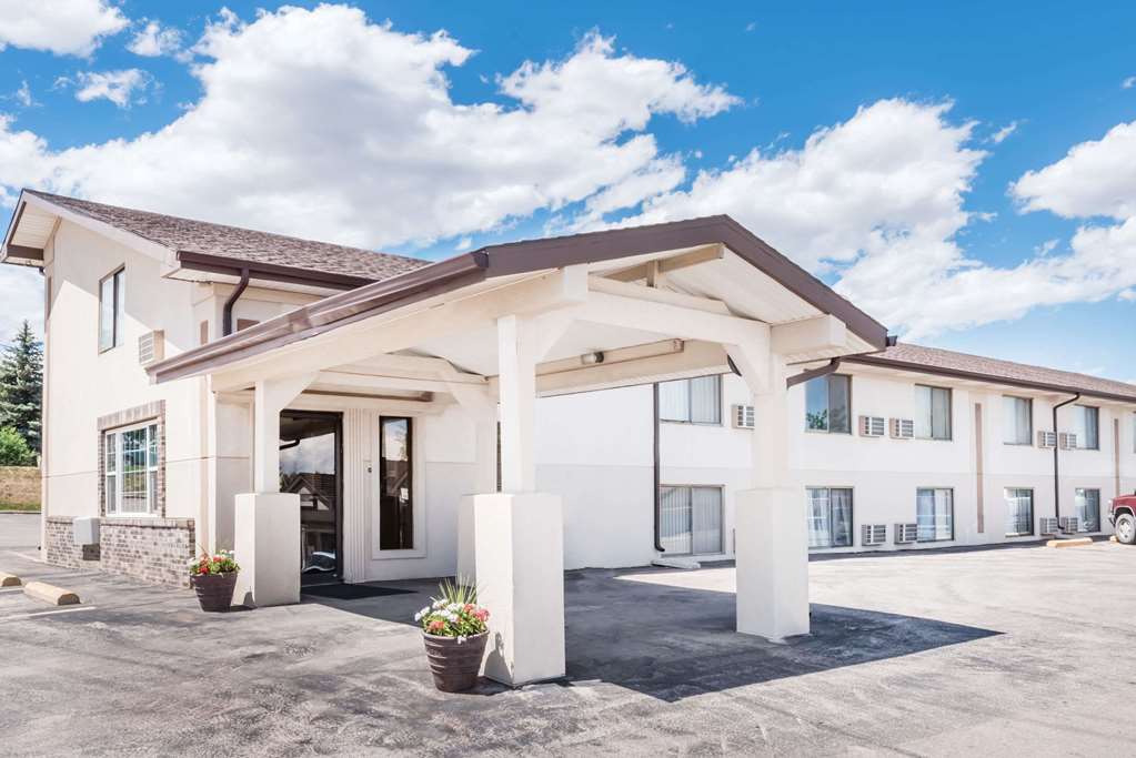 Super 8 by Wyndham Belle Fourche SD - featured photo