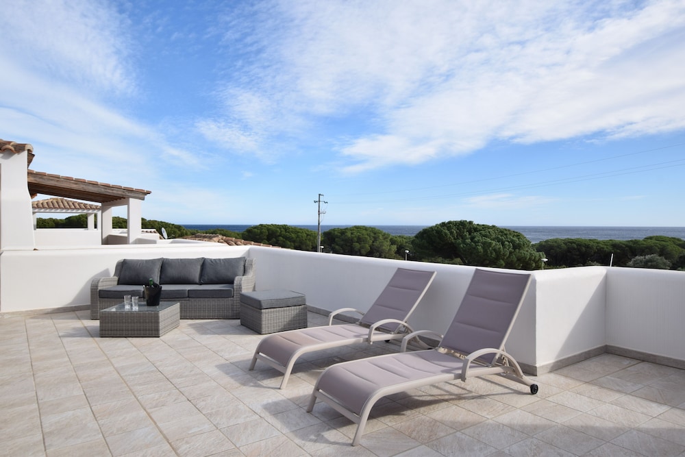 Villa Del Sole In Budoni Sea View — 4-Star Luxury Hotel in Budoni, Italy