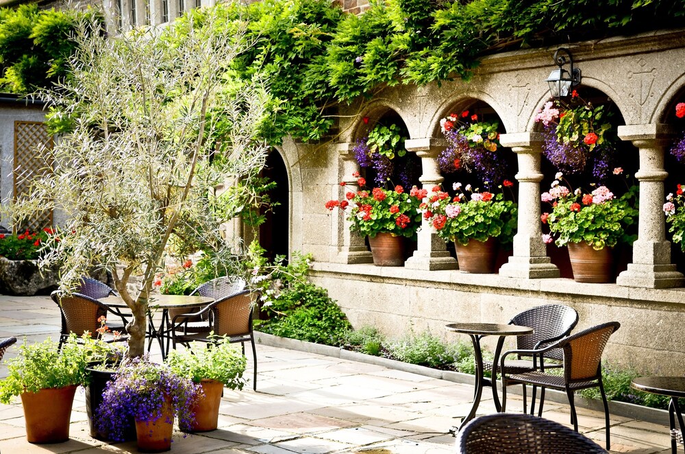 Lewtrenchard Manor - carbon neutral hotel in Okehampton