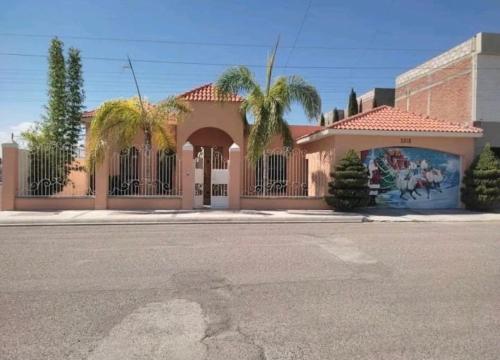 Residencia con Alberca privada y 4 Habitaciones in Ciudad Delicias, Mexico