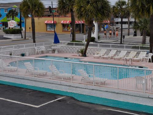 The Diplomat Family Motel - photo 49