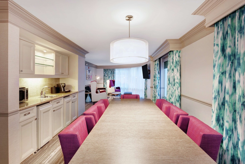 Hilton Garden Inn Chicago North Shore Evanston - photo 28