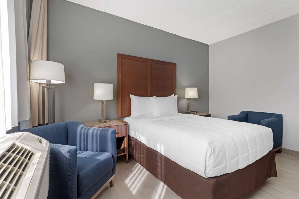 Clarion Hotel & Suites BWI Airport North - photo 7