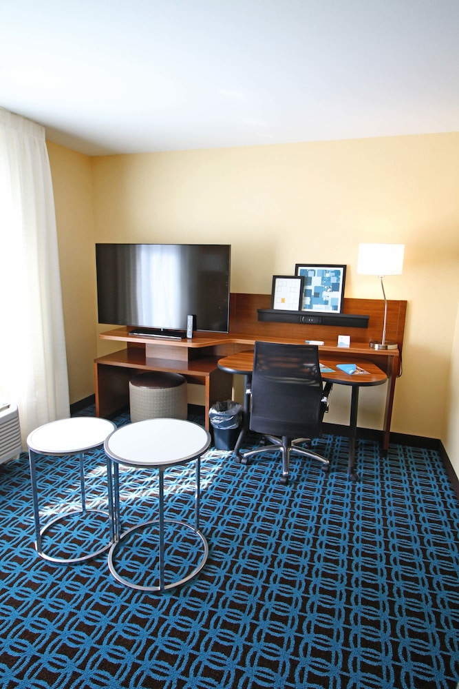 Fairfield Inn & Suites by Marriott London - photo 19