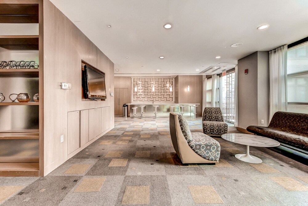 Global Luxury Suites at Kendall Square - photo 42