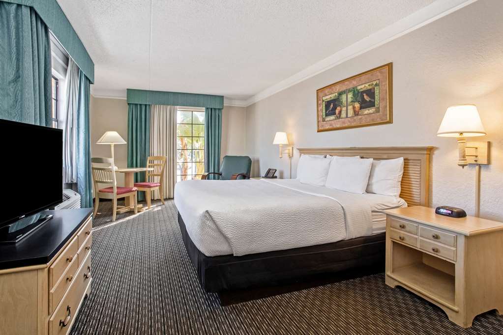 La Quinta Inn Tampa Bay Pinellas Park Clearwater - photo 23