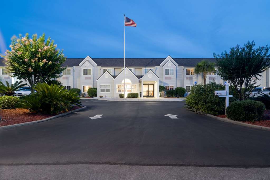 Microtel Inn & Suites by Wyndham Pooler Savannah - carbon neutral hotel in Pooler