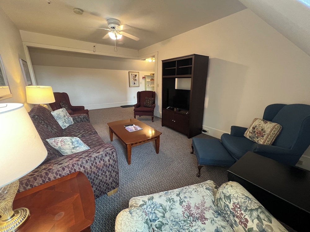 Echo Lake Inn - photo 8