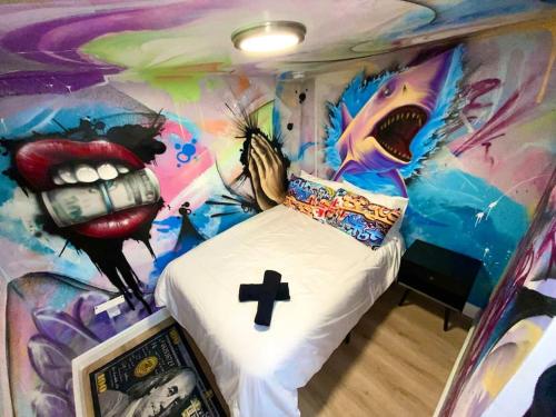 Cozy & Colorful Miami Art Canvas w HotTub & Murals — 4-Star Luxury Hotel in Miami, United States