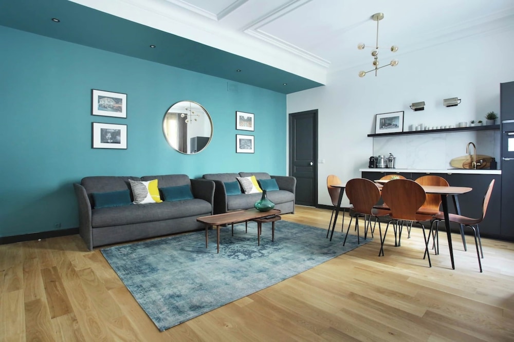 Splendid Apartment Champ de Mars Eiffel Tower - last minute hotel in Paris