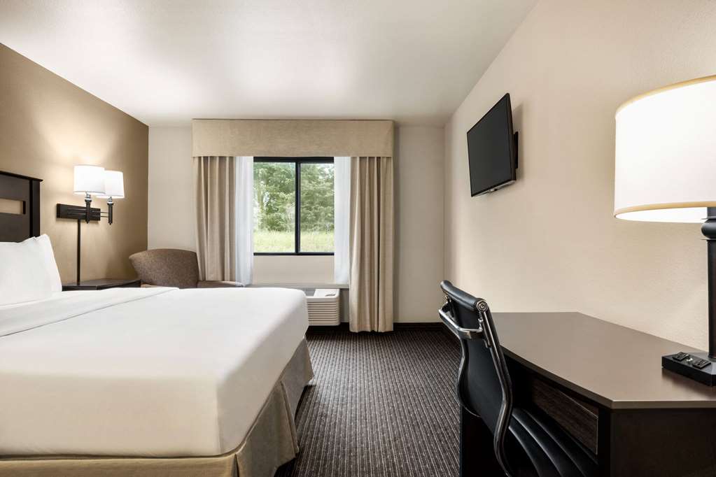Baymont by Wyndham Hearne - photo 31