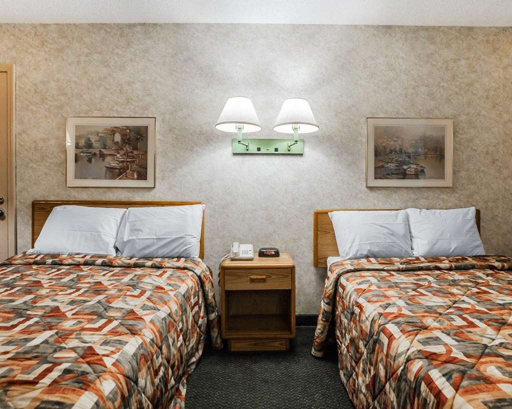 Econo Lodge Jefferson City - photo 19