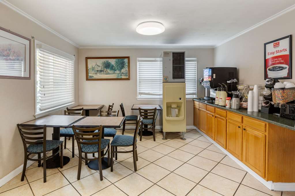 Econo Lodge Sturbridge Route 20 - photo 39