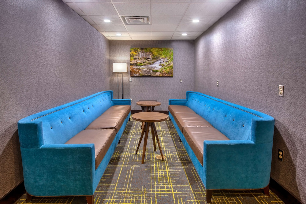 Hampton Inn & Suites Cleveland Airport Middleburg Heights - photo 58